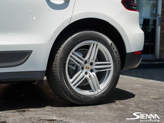 2017 Porsche Macan - Image 17 of 20