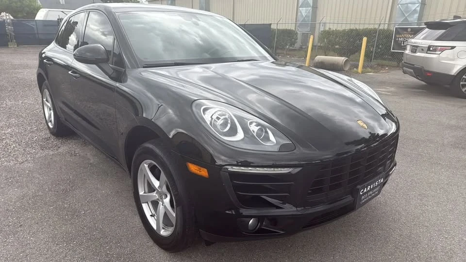 2017 Porsche Macan - Image 9 of 20