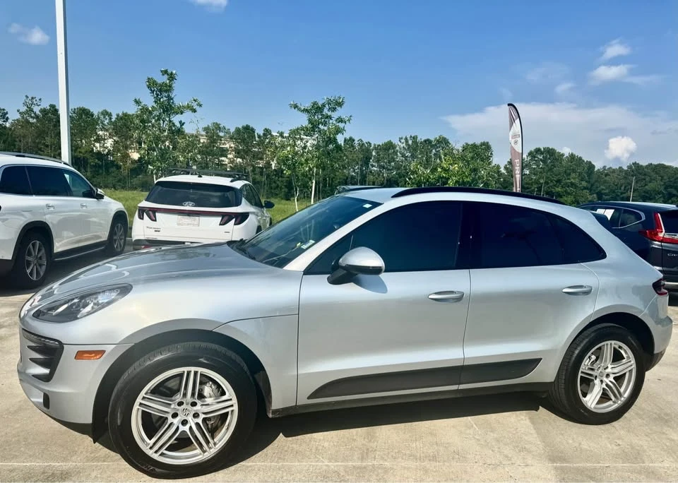 2017 Porsche Macan - Image 11 of 20