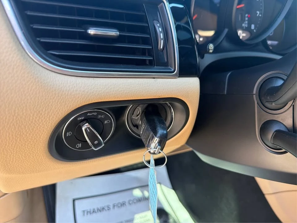 2017 Porsche Macan - Image 18 of 20
