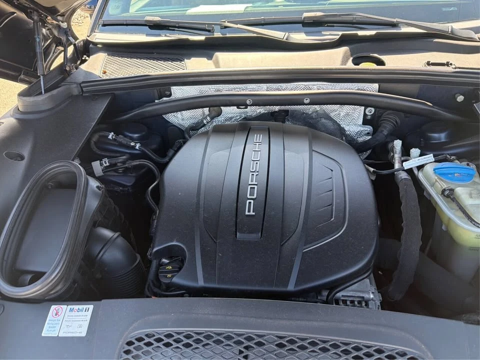 2017 Porsche Macan - Image 11 of 20