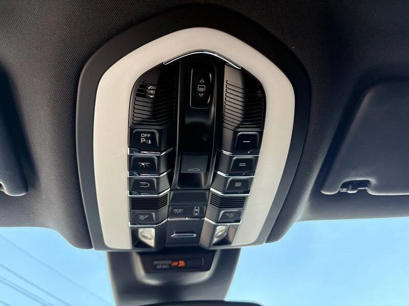 2017 Porsche Macan - Image 10 of 16
