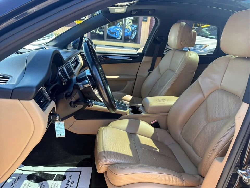 2017 Porsche Macan - Image 9 of 20