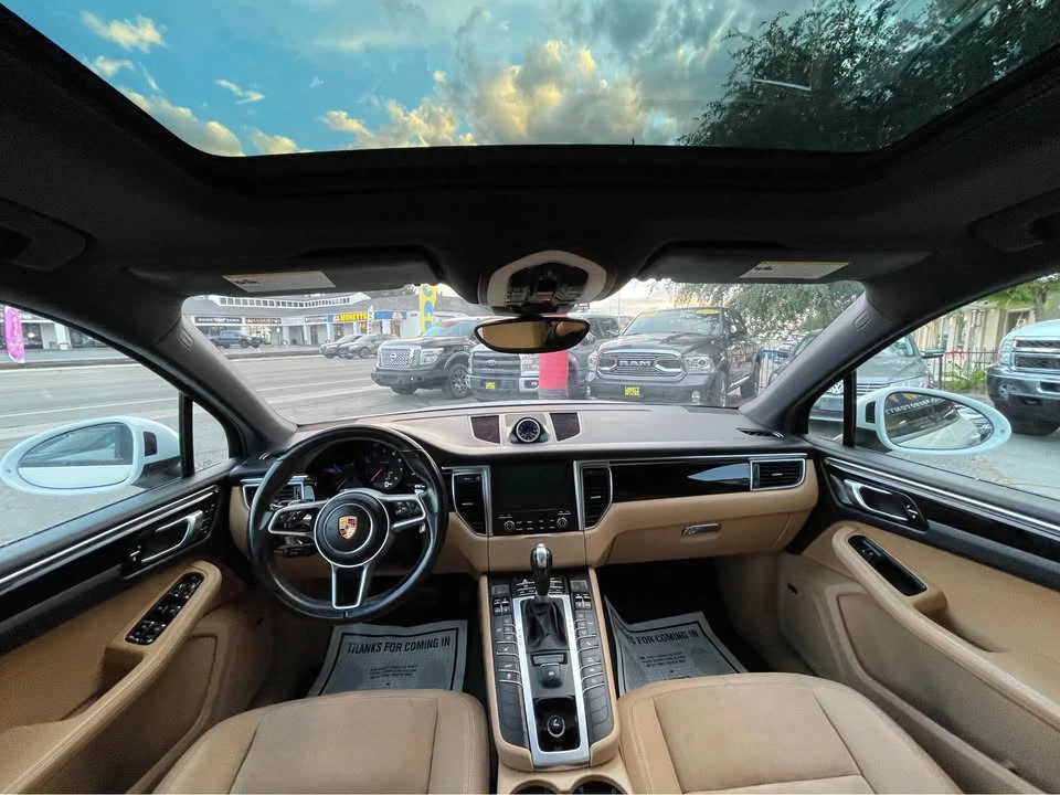 2017 Porsche Macan - Image 8 of 16