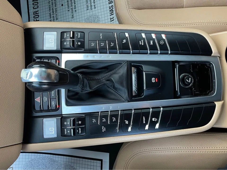 2017 Porsche Macan - Image 14 of 16
