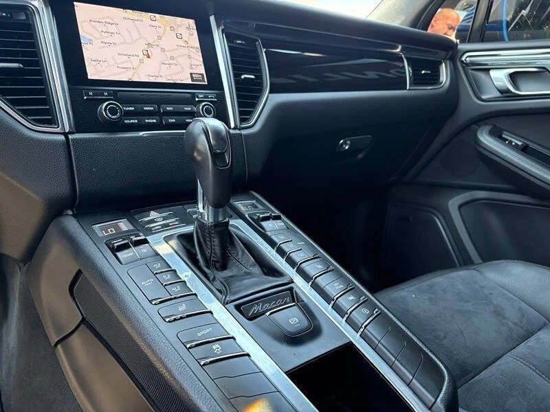 2017 Porsche Macan - Image 12 of 16