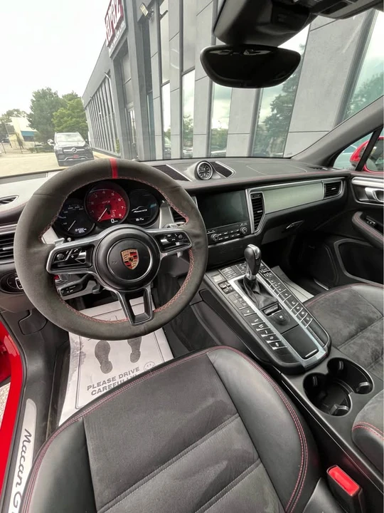 2017 Porsche Macan - Image 14 of 16