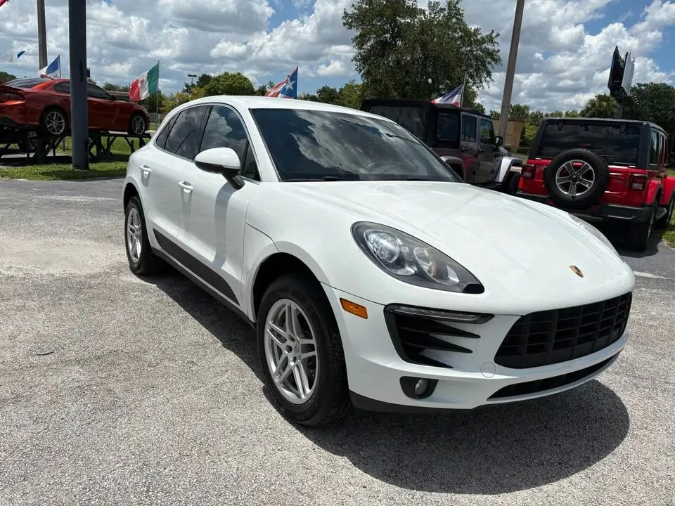 2017 Porsche Macan - Image 10 of 20