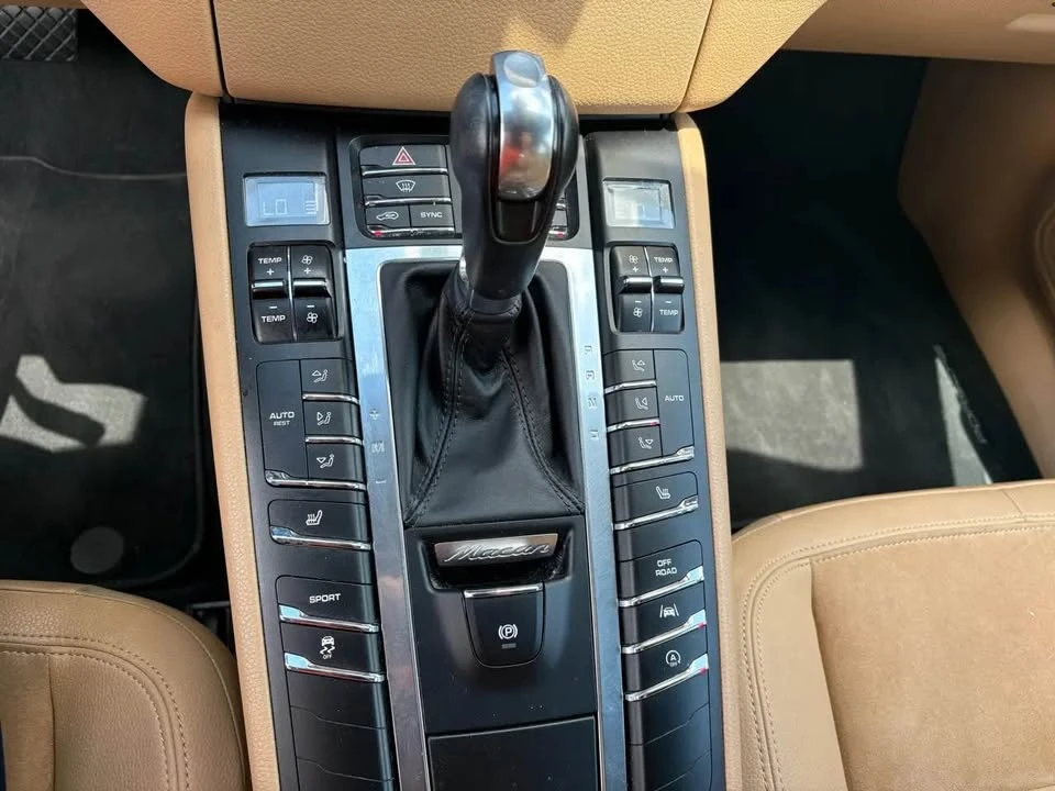 2017 Porsche Macan - Image 13 of 20