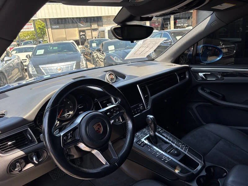 2017 Porsche Macan - Image 14 of 16
