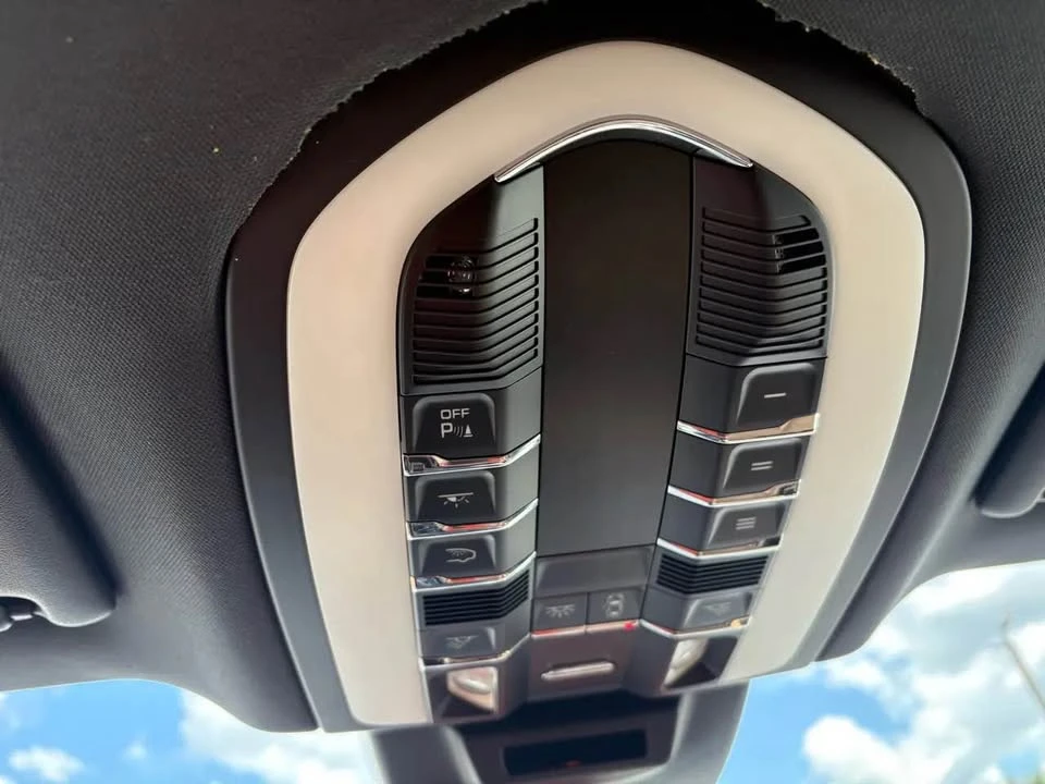 2017 Porsche Macan - Image 14 of 20