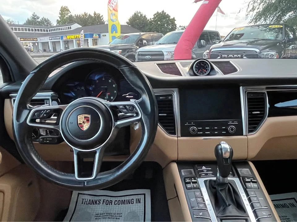 2017 Porsche Macan - Image 9 of 16