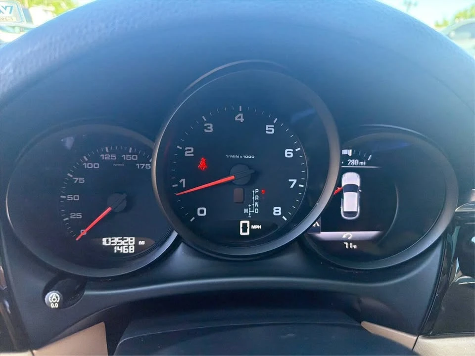 2017 Porsche Macan - Image 16 of 20