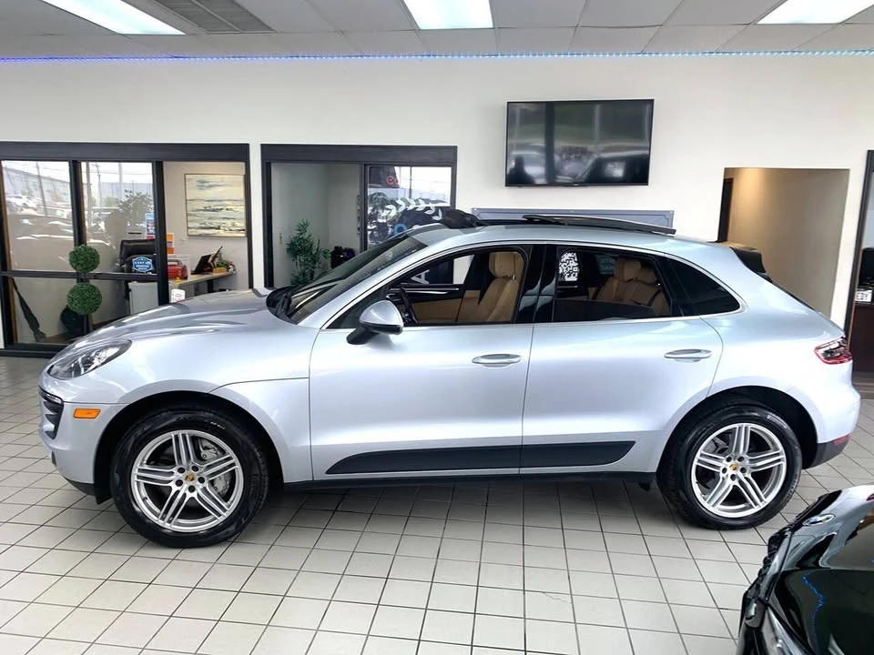 2017 Porsche Macan - Image 2 of 17