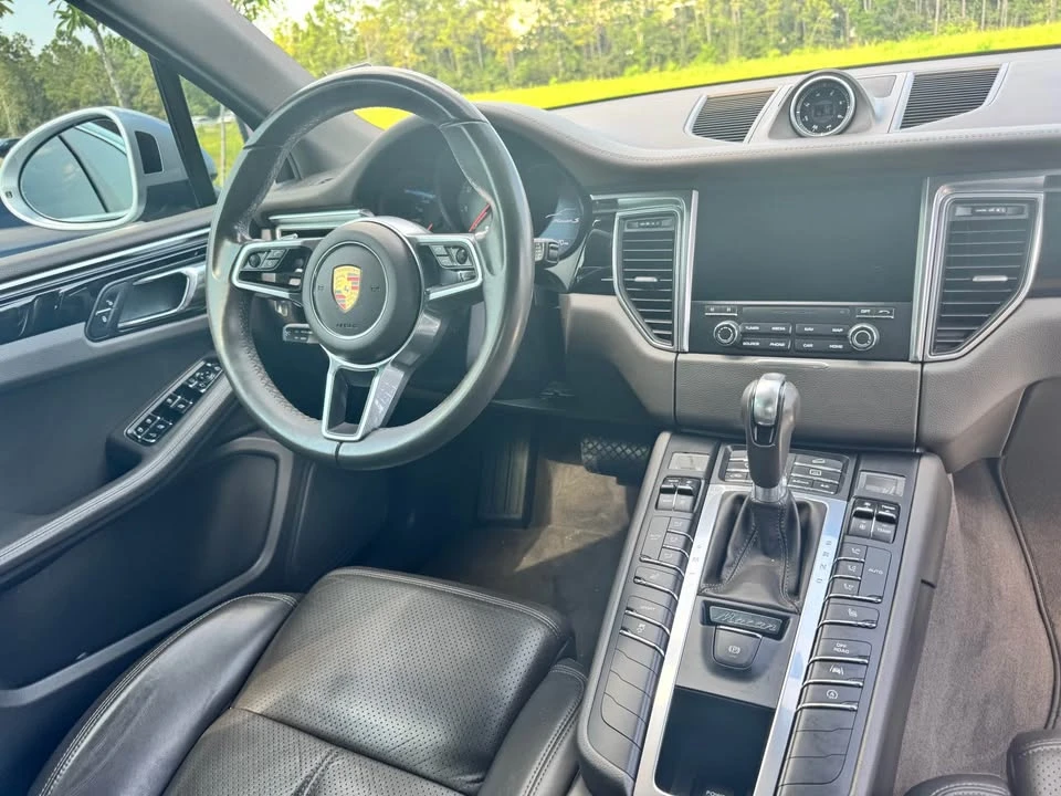 2017 Porsche Macan - Image 17 of 20