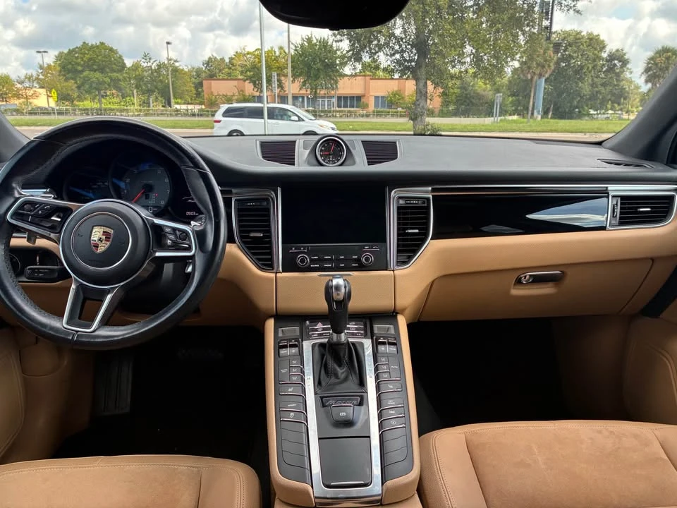 2017 Porsche Macan - Image 19 of 20