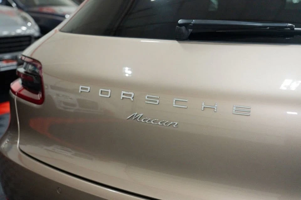2017 Porsche Macan - Image 9 of 20