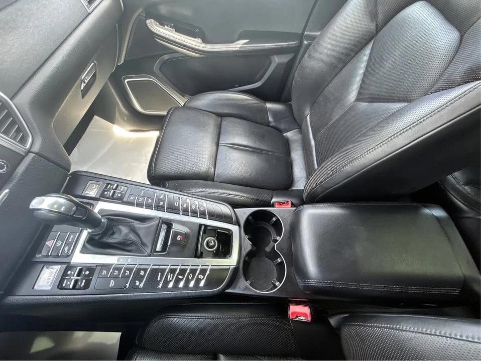 2017 Porsche Macan - Image 17 of 20