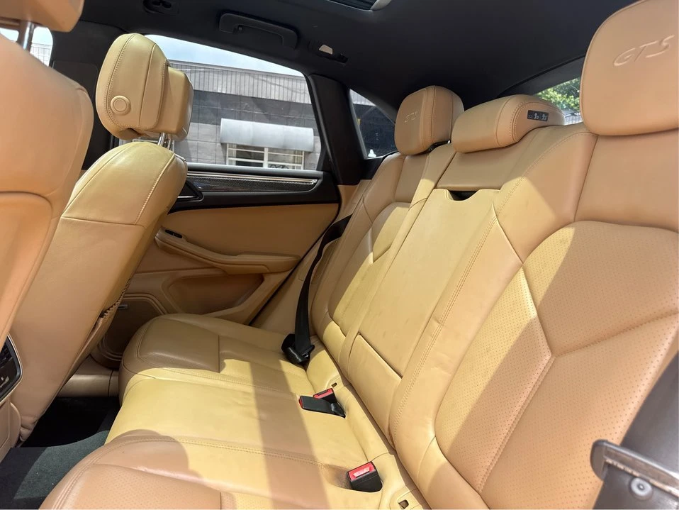 2017 Porsche Macan - Image 10 of 20