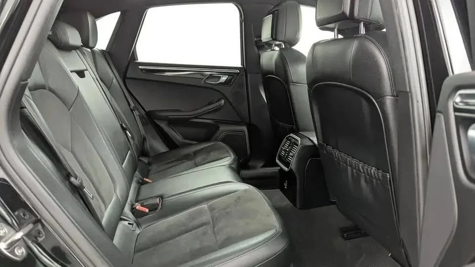 2017 Porsche Macan - Image 8 of 13