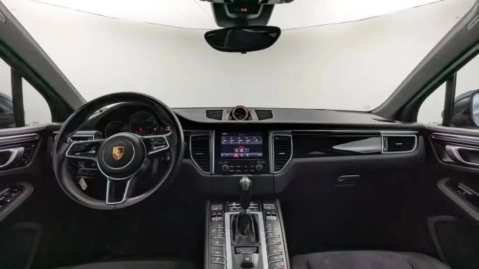 2017 Porsche Macan - Image 11 of 13