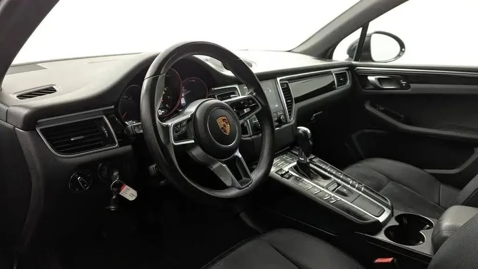 2017 Porsche Macan - Image 10 of 13