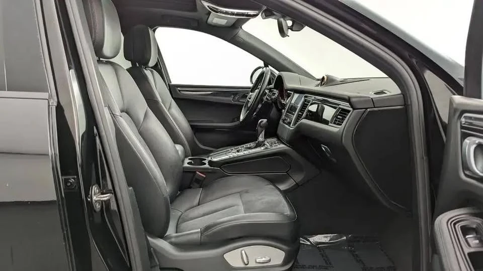 2017 Porsche Macan - Image 9 of 13