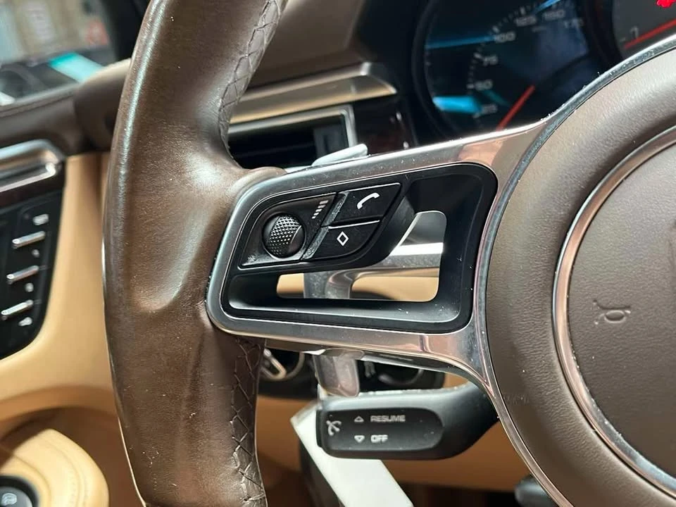 2017 Porsche Macan - Image 12 of 20
