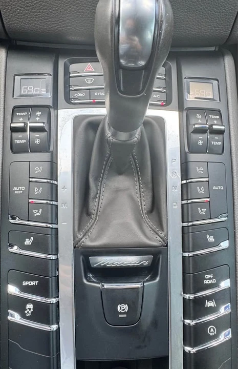 2017 Porsche Macan - Image 18 of 20