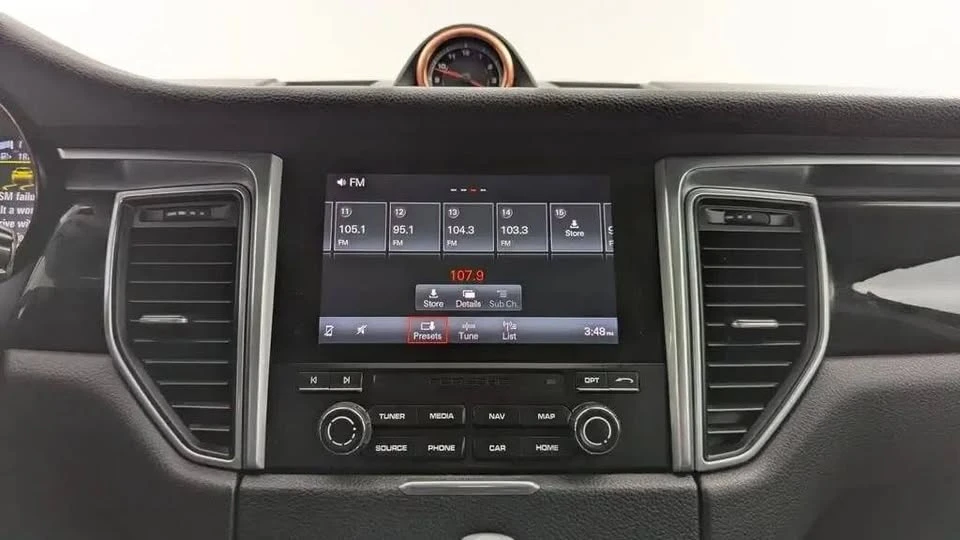 2017 Porsche Macan - Image 12 of 13