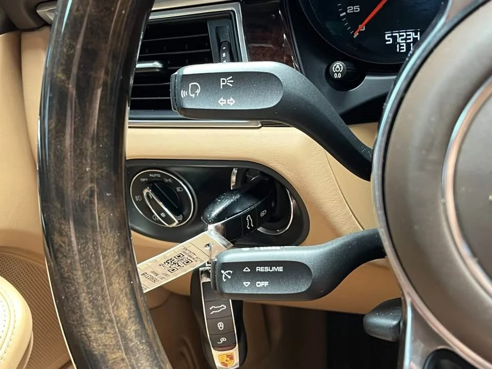 2017 Porsche Macan - Image 13 of 20