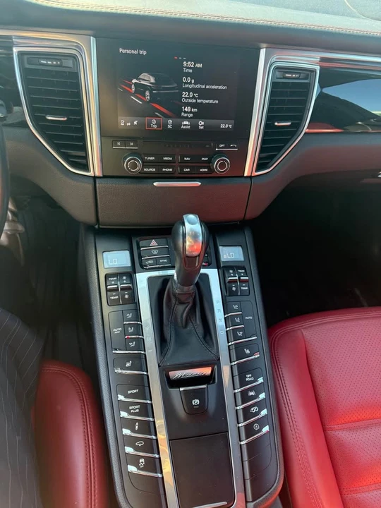 2017 Porsche Macan - Image 7 of 9