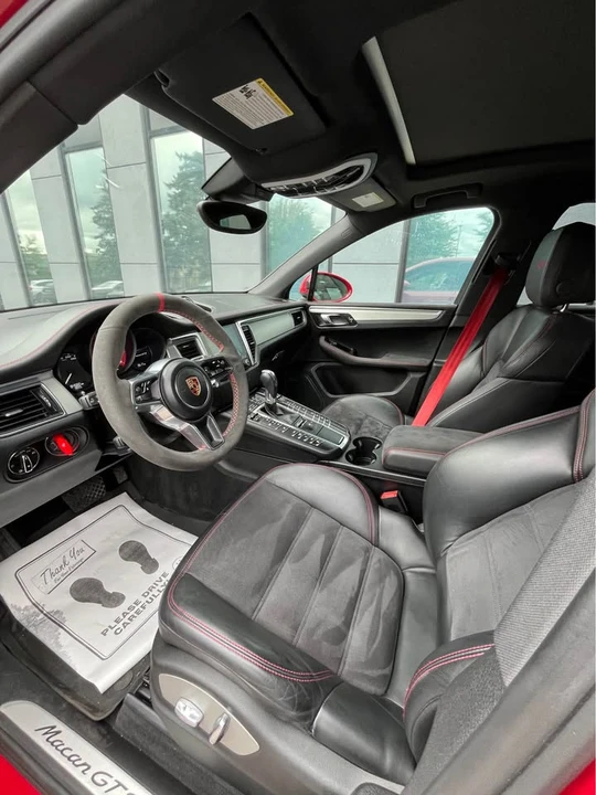 2017 Porsche Macan - Image 15 of 16