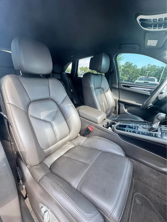 2017 Porsche Macan - Image 19 of 20