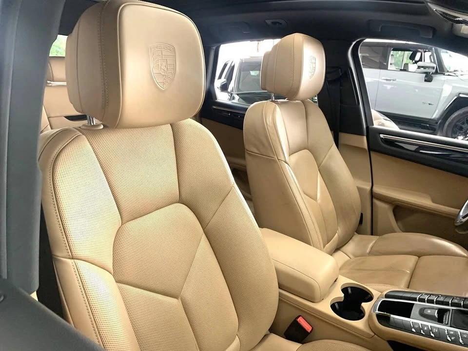 2017 Porsche Macan - Image 9 of 17