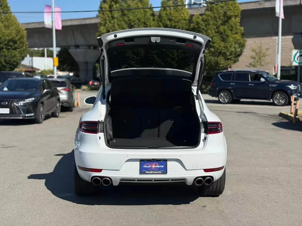 2017 Porsche Macan - Image 15 of 20