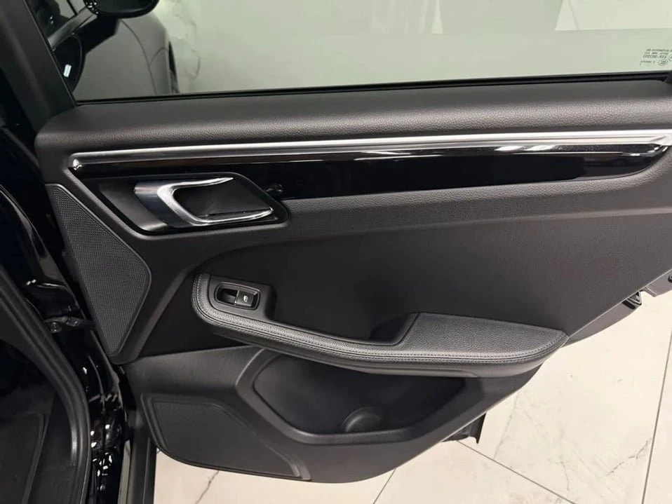 2017 Porsche Macan - Image 15 of 20