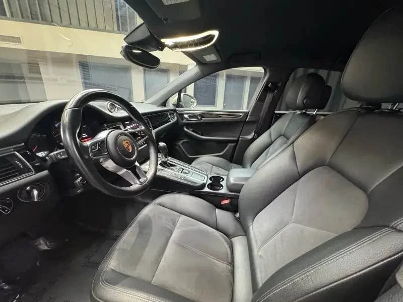 2017 Porsche Macan - Image 5 of 6