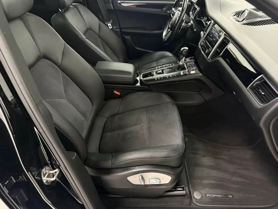 2017 Porsche Macan - Image 18 of 20