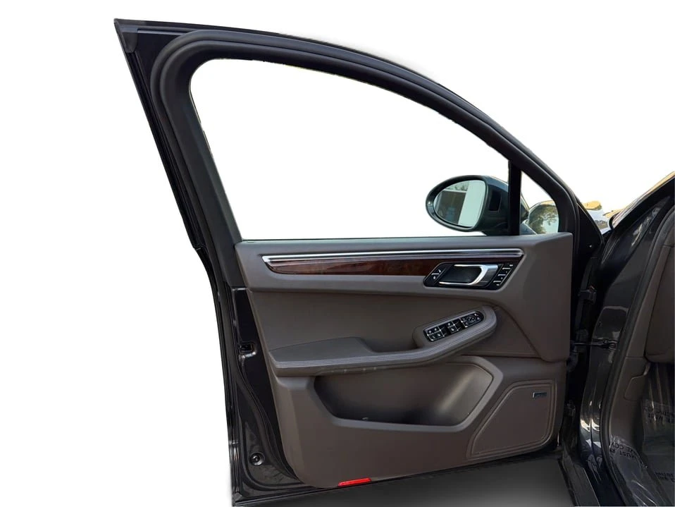 2017 Porsche Macan - Image 19 of 20