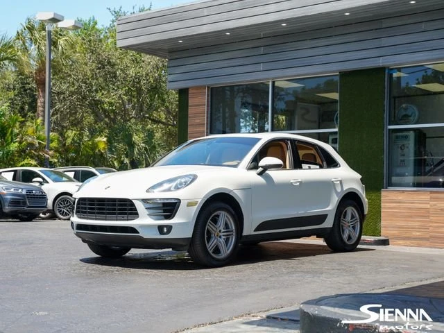 2017 Porsche Macan - Image 18 of 20