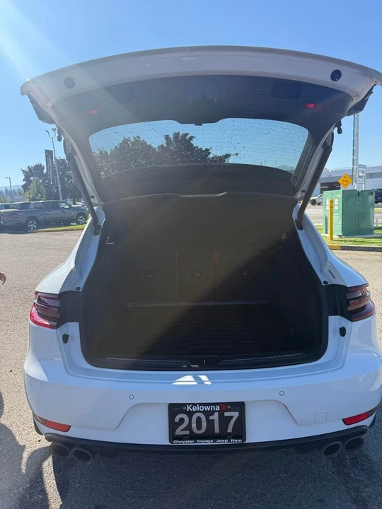2017 Porsche Macan - Image 4 of 9