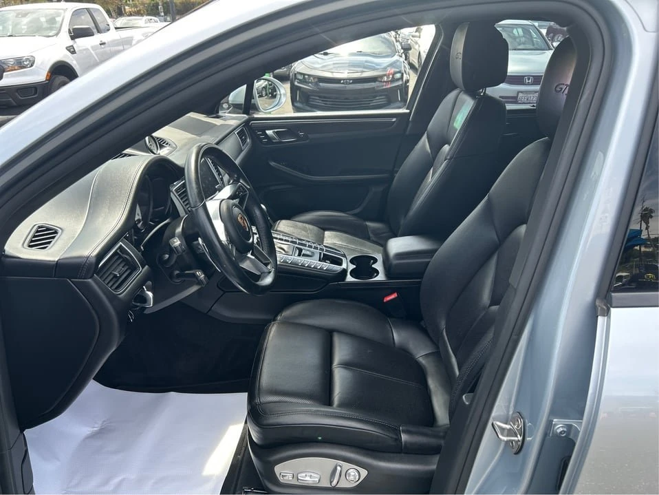 2017 Porsche Macan - Image 9 of 20