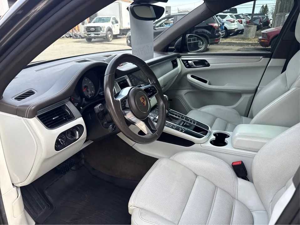 2017 Porsche Macan - Image 9 of 20