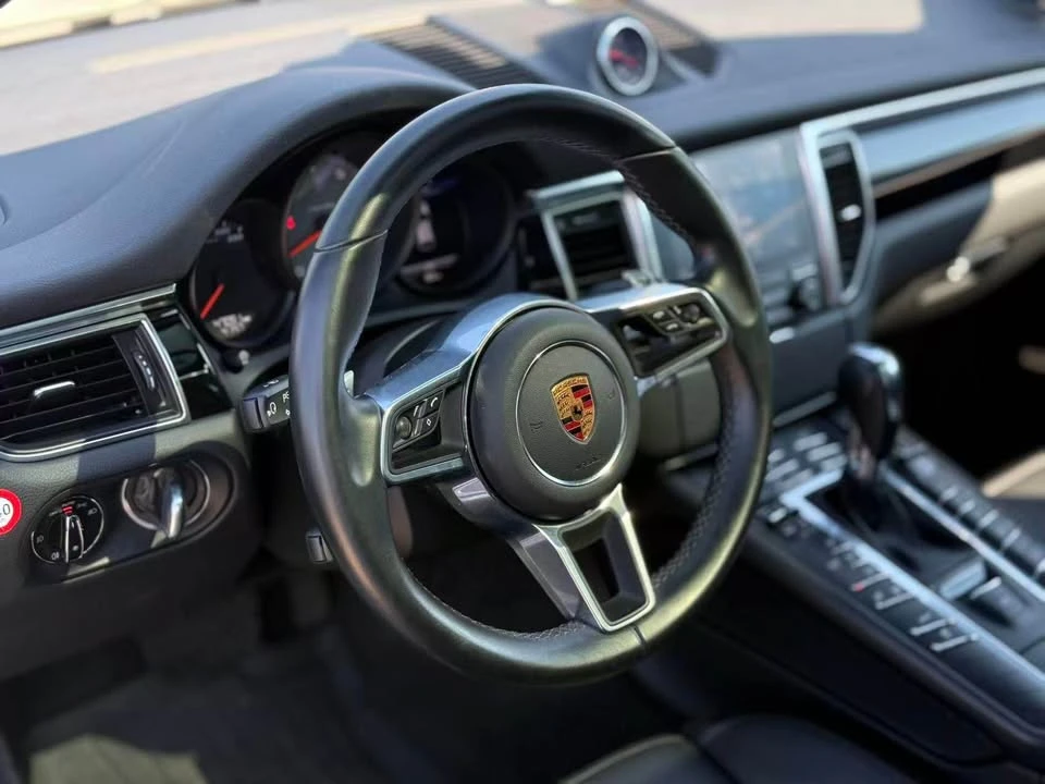 2017 Porsche Macan - Image 7 of 20