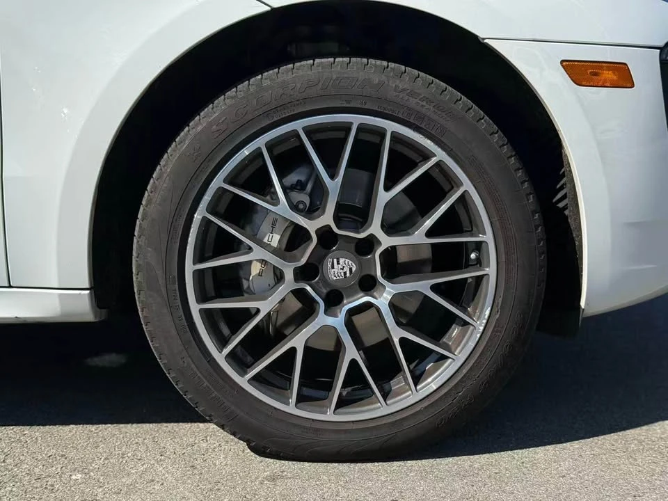 2017 Porsche Macan - Image 16 of 20