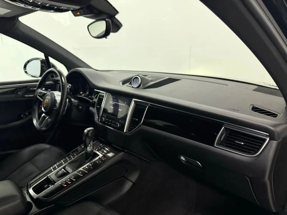 2017 Porsche Macan - Image 17 of 20