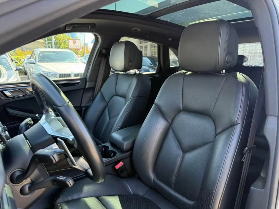 2017 Porsche Macan - Image 9 of 20