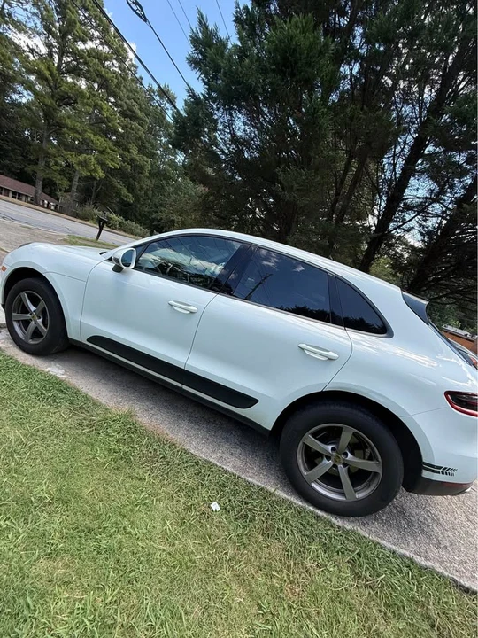 2017 Porsche Macan - Image 15 of 18
