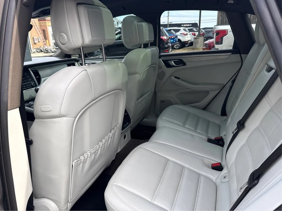 2017 Porsche Macan - Image 10 of 20